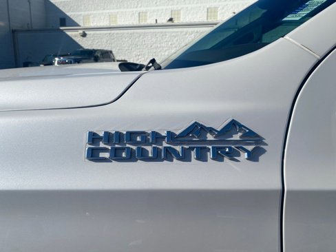 Used 2022 Chevrolet Suburban High Country image 10