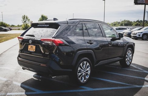 Used 2021 Toyota RAV4 XLE Premium image 34