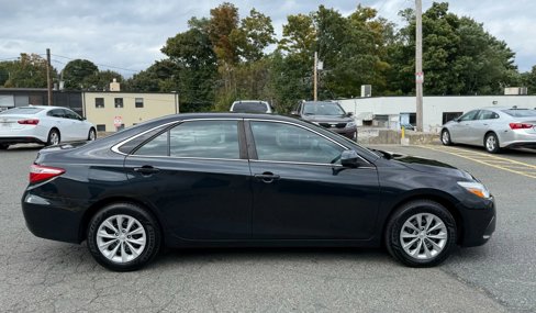 Used 2015 Toyota Camry LE image 5