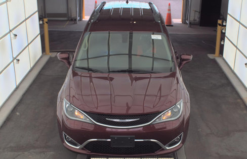 Used 2017 Chrysler Pacifica Touring-L Plus w/ Tire & Wheel Group image 2