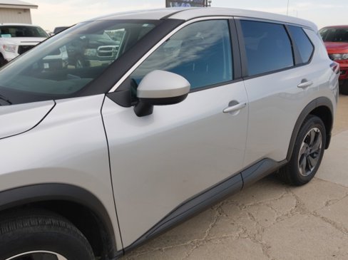 Used 2024 Nissan Rogue SV image 7