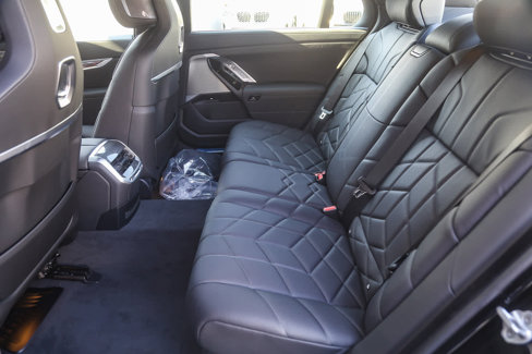 New 2026 BMW i7 xDrive60 w/ Premium Package image 15