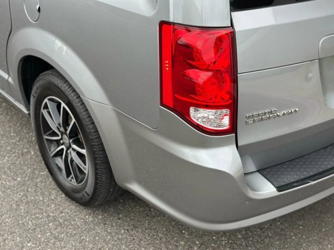Used 2019 Dodge Grand Caravan SXT w/ Driver Convenience Group image 26