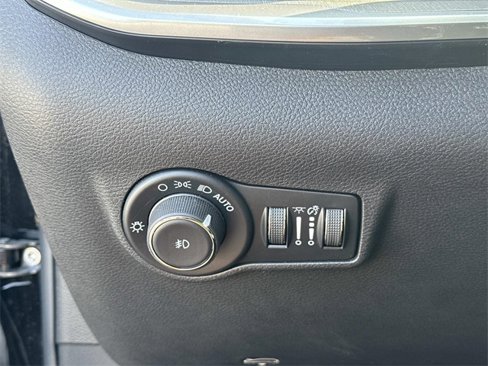 Certified 2025 Jeep Compass Limited image 21