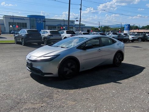 Certified 2023 Toyota Prius LE image 7