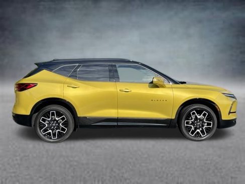 Used 2023 Chevrolet Blazer RS w/ Driver Confidence II Package image 4
