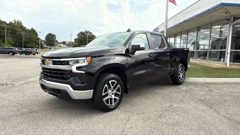 Used 2025 Chevrolet Silverado 1500 LT image 1