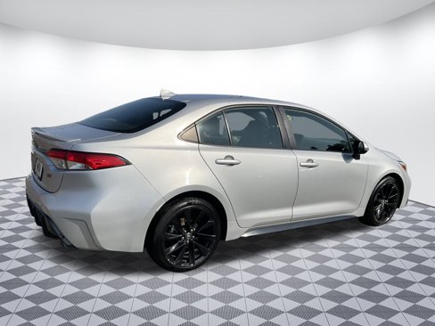 Used 2024 Toyota Corolla SE image 3