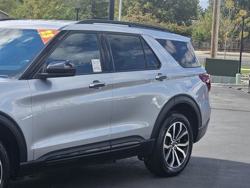 Used 2023 Ford Explorer ST image 9