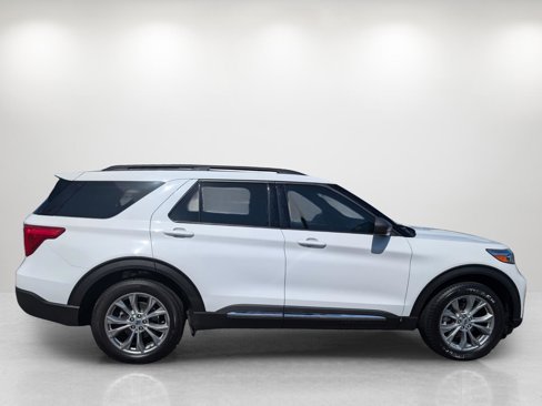 Used 2020 Ford Explorer XLT w/ Equipment Group 202A image 4