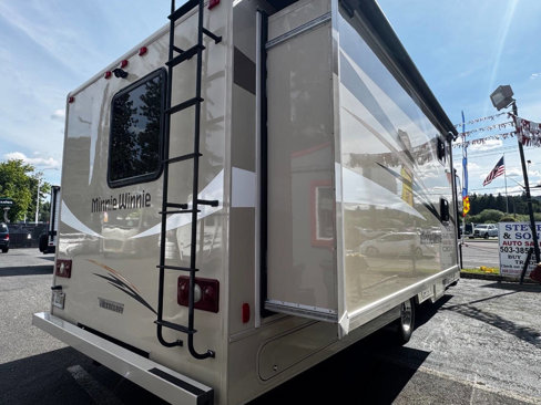 Used 2016 Ford E-450 and Econoline 450 Super Duty w/ Motorhome Prep Package image 70