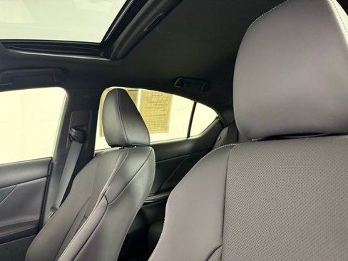 Used 2025 Lexus IS 500 image 19
