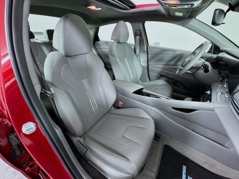 Certified 2025 Hyundai Elantra SEL image 30