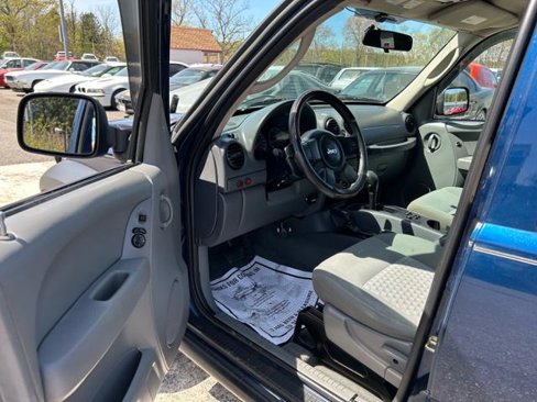 Used 2005 Jeep Liberty Sport image 39