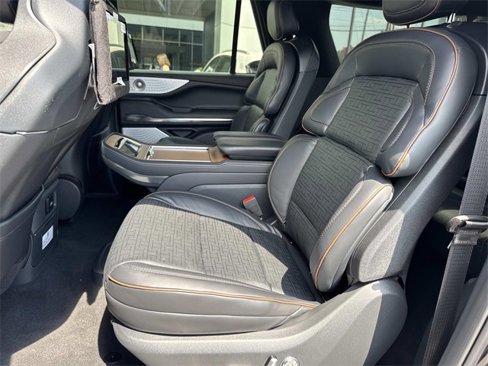 New 2025 Lincoln Navigator L Black Label image 18
