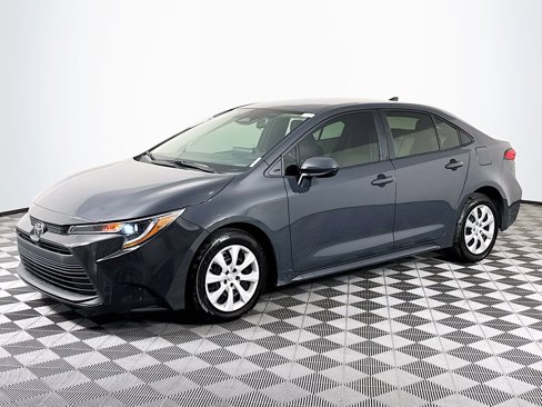 Used 2025 Toyota Corolla LE image 4