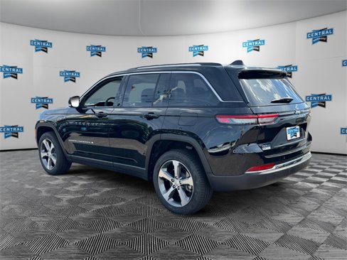 Used 2023 Jeep Grand Cherokee 4WD 4xe image 4