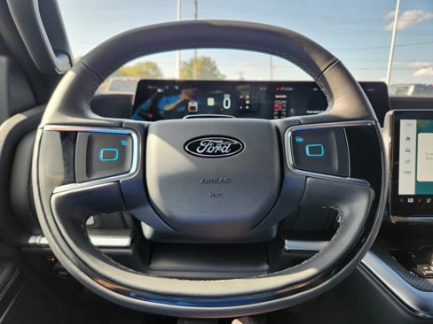 New 2025 Ford Expedition Platinum image 15