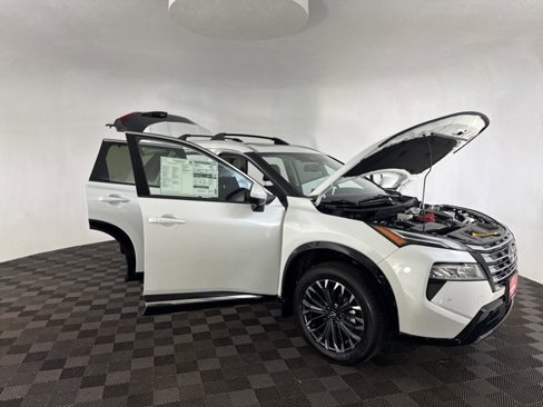 New 2026 Nissan Rogue Platinum image 9