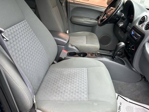 Used 2005 Jeep Liberty Sport image 9