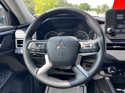 Used 2024 Mitsubishi Outlander AWD image 10