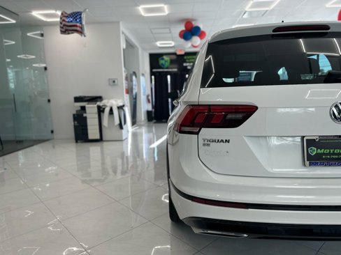 Used 2021 Volkswagen Tiguan SE R-Line image 13