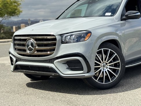 New 2026 Mercedes-Benz GLS 580 4MATIC image 3