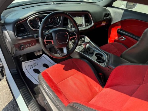 Used 2017 Dodge Challenger GT w/ Driver Convenience Group image 17