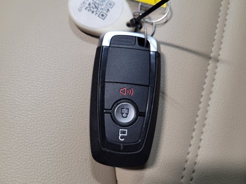 Used 2021 Ford Edge SEL image 32