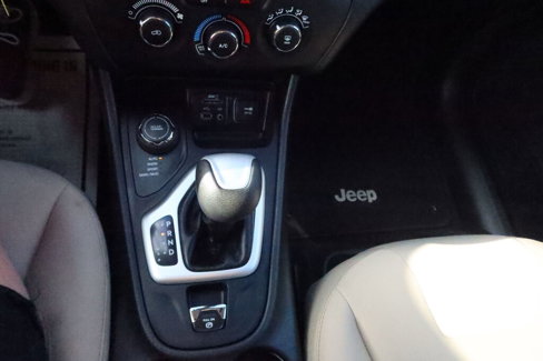 Used 2017 Jeep Cherokee Sport image 10