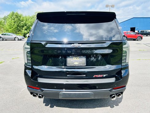 Used 2025 Chevrolet Suburban RST image 8