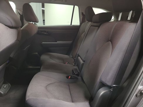 Used 2024 Toyota Highlander LE image 20