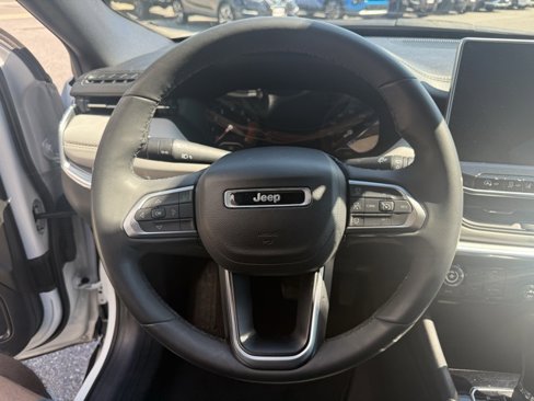 Used 2023 Jeep Compass Limited image 12