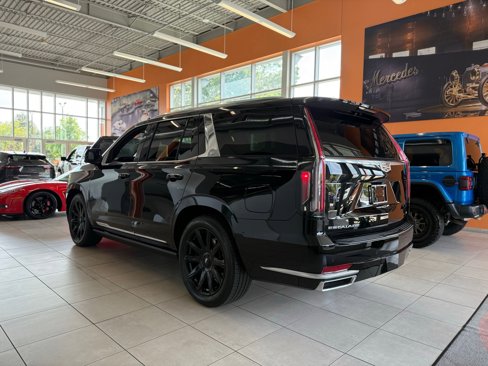 Used 2024 Cadillac Escalade Premium Luxury Platinum image 3