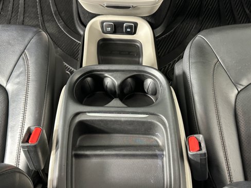 Used 2017 Chrysler Pacifica Premium image 43