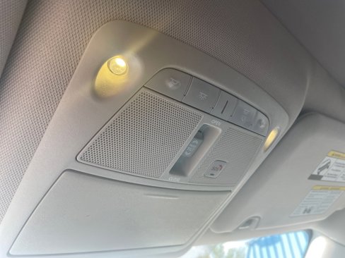Used 2016 Nissan Rogue SL image 19