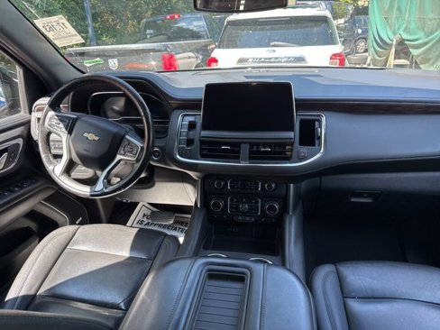 Used 2022 Chevrolet Suburban LT w/ Luxury Package image 9