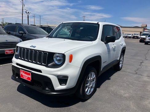 Used 2023 Jeep Renegade Latitude image 2