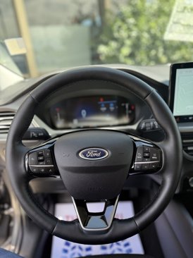 Certified 2025 Ford Escape SE image 16