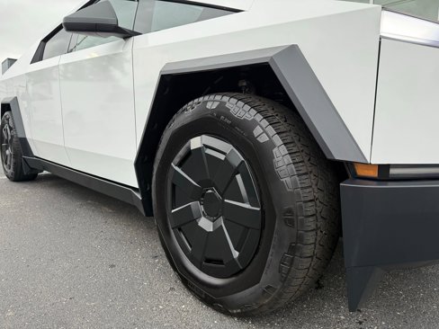 Used 2024 Tesla Cybertruck AWD Crew Cab image 8