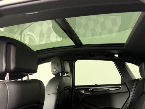 Certified 2025 Porsche Macan image 20