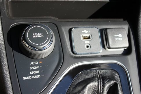 Used 2020 Jeep Cherokee Limited image 9