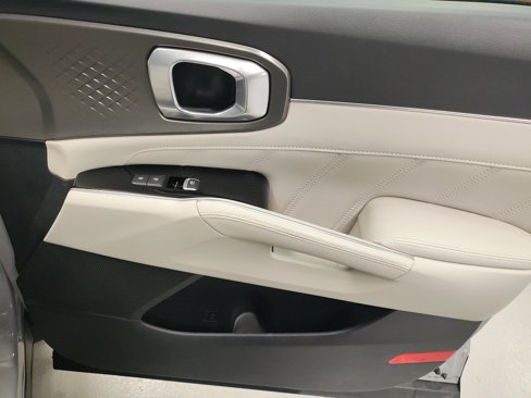 Used 2022 Kia Sorento SX image 9