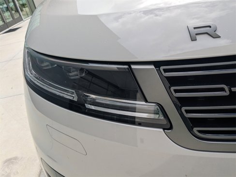 New 2025 Land Rover Range Rover Sport SE image 9