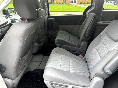 Used 2010 Chrysler Town & Country Touring image 10