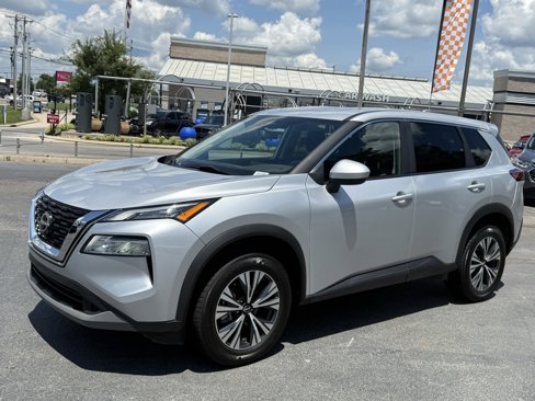 Used 2023 Nissan Rogue SV image 3