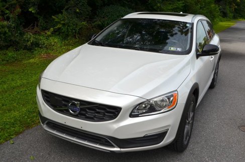 Used 2018 Volvo V60 T5 Cross Country w/ Convenience Package image 9