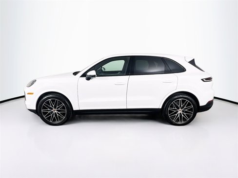 Used 2025 Porsche Cayenne image 2