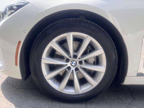 Used 2022 BMW 740i xDrive image 9