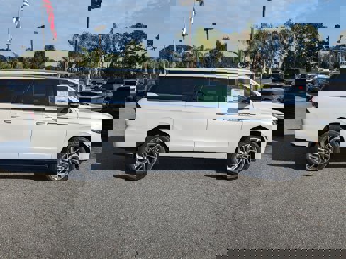 New 2025 Lincoln Navigator L Reserve image 4